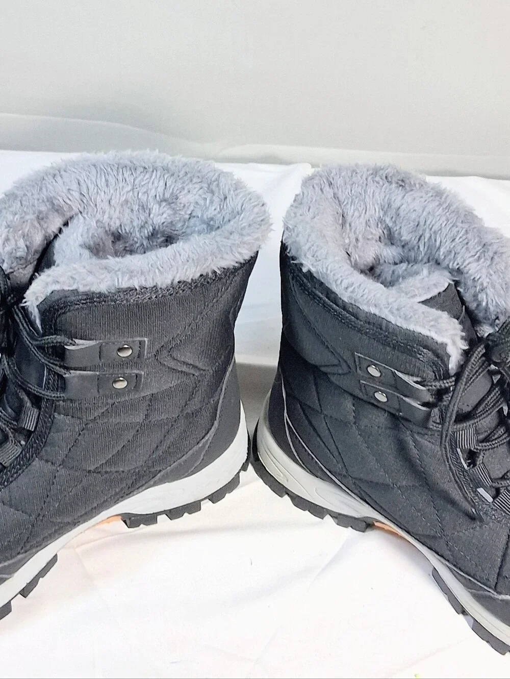 Women's Size 6/37 Mifawa Faux Fur Deep Tread Like New Snow Boots